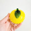 Fruit jaune en verre vintage
