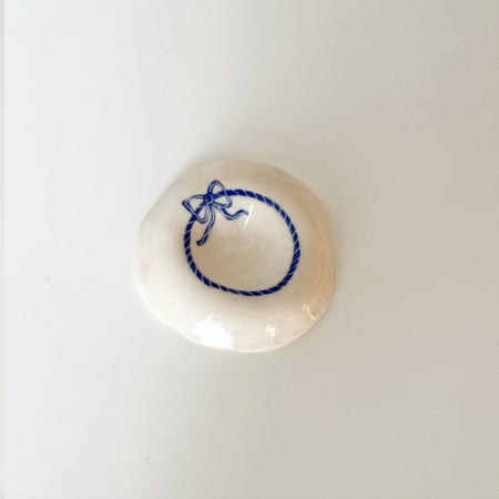Loop jewelry holder