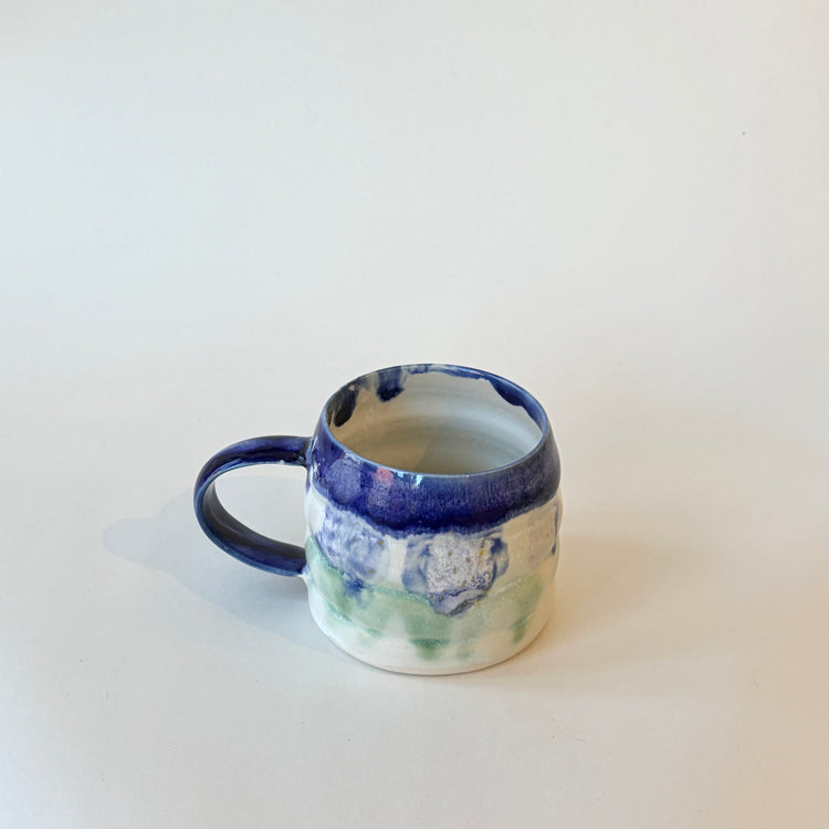 Tasse abstraite tachetée bleu et vert