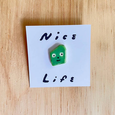 Petite épinglette en céramique Gumbie