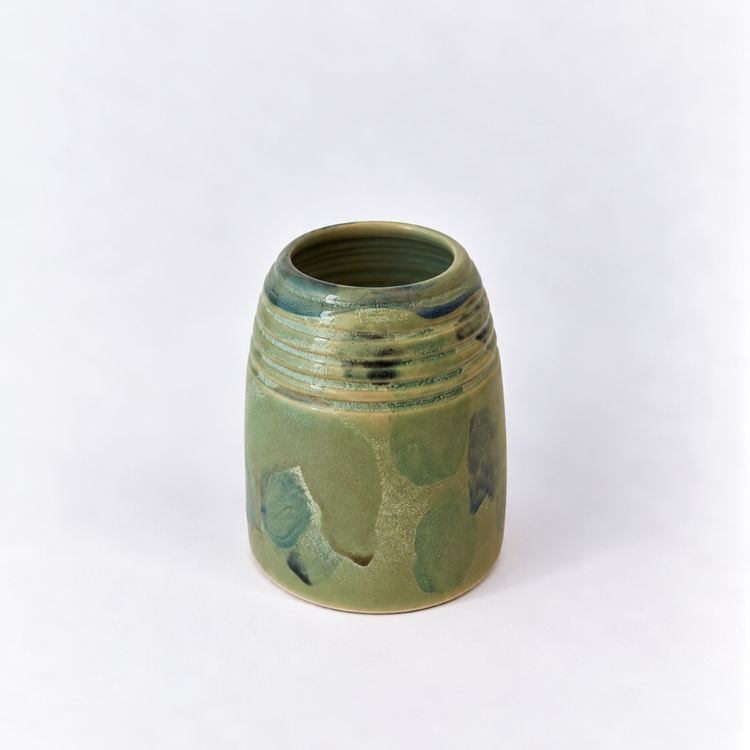 Petit vase en céramique vert