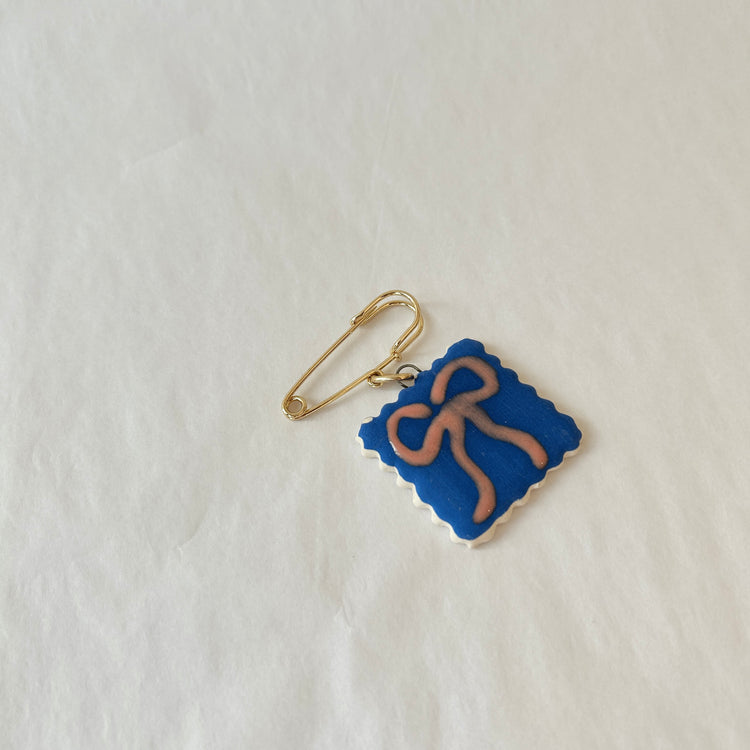 Broche en céramique Ribbon [couleurs variées]