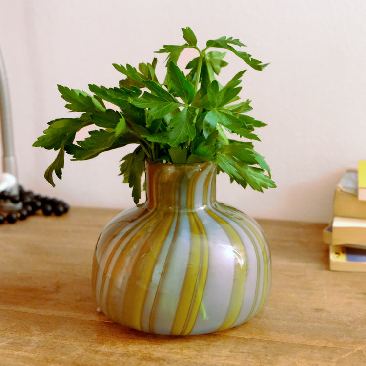 Small vase line #18
