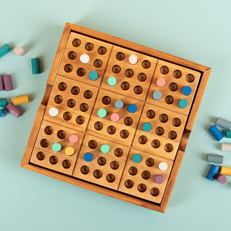 Jeu sudoku coloré en bois