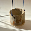 Cache-pot suspendu abstrait