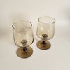Duo de verres à pied vintage en verre fumé