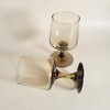Duo de verres à pied vintage en verre fumé
