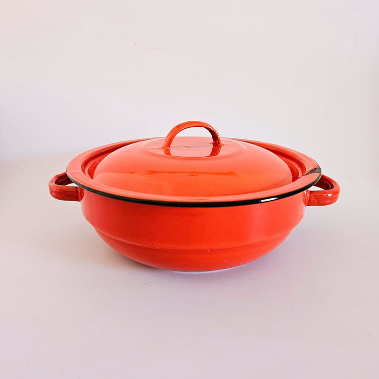 Casserole vintage en métal émaillé