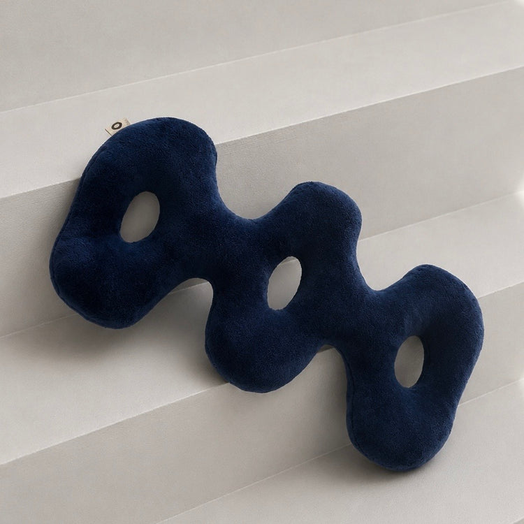 Grand coussin bleu foncé à 3 trous