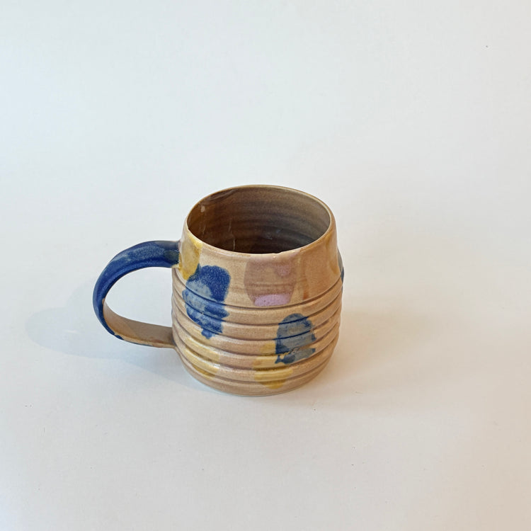 Tasse abstraite sable et bleue