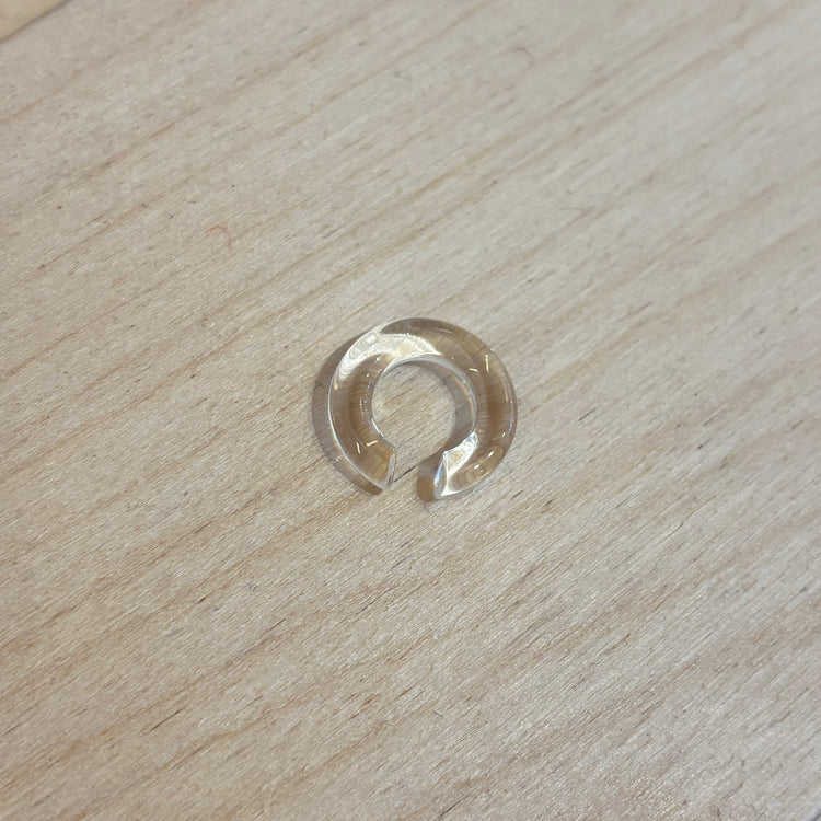 Anneau cylindrique transparent (boucle d'oreille)