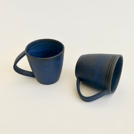 Tasse en grès bleu