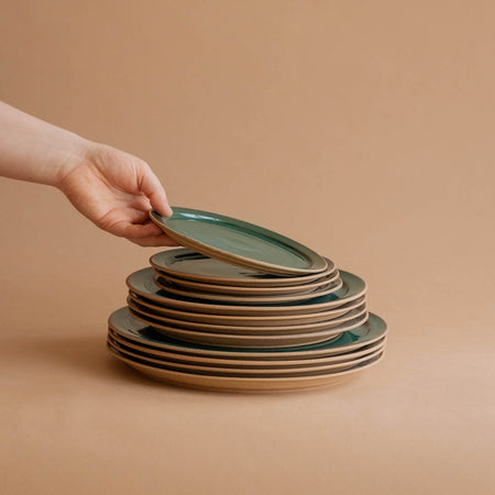 Assiettes et bols en grès Émeraude [tailles variées]