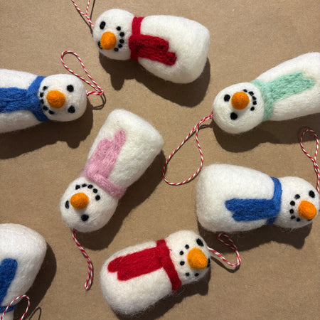 Ornement en feutre bonhomme de neige