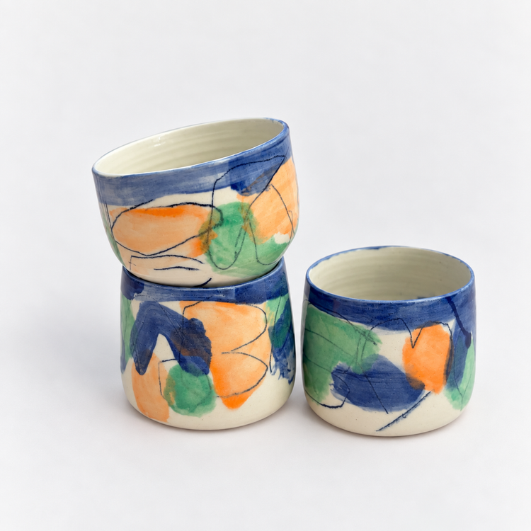 Gobelet abstrait orange, bleu et aqua
