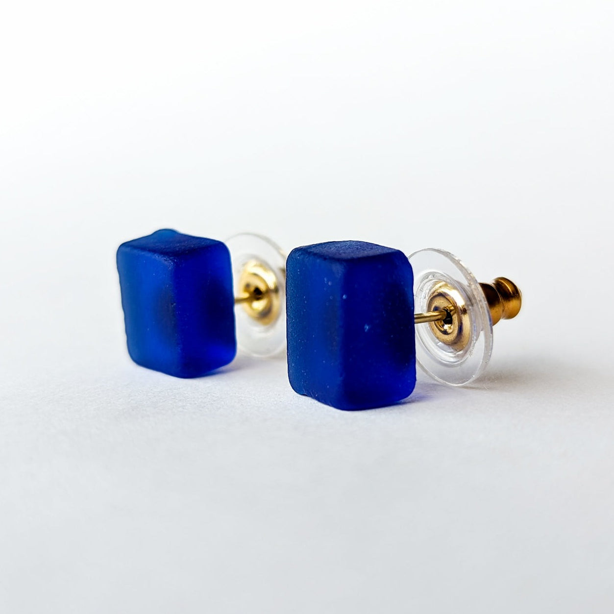 Boucles D'oreilles Cubes Cobalt Smart Glass Recycled Jewelry Bref