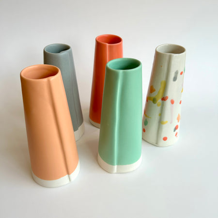 Petit vase en porcelaine [modèles variés]
