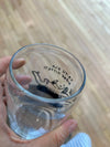 Verre 'Y'a-tu d'la bière icitte?' [tel quel]