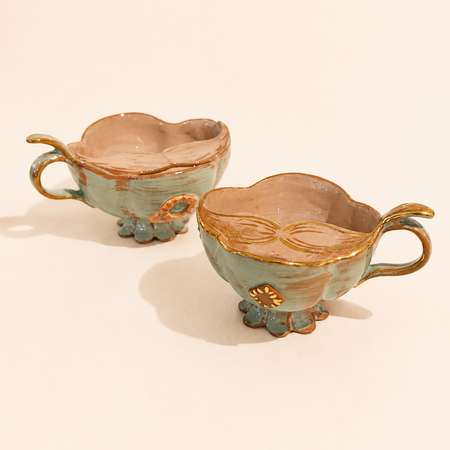 Tasse à thé verte avec protège moustache