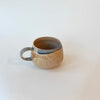 Tasse abstraite sable et bleue