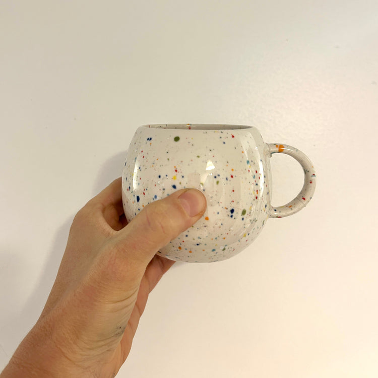 Tasse boule en céramique Party [tel quel]