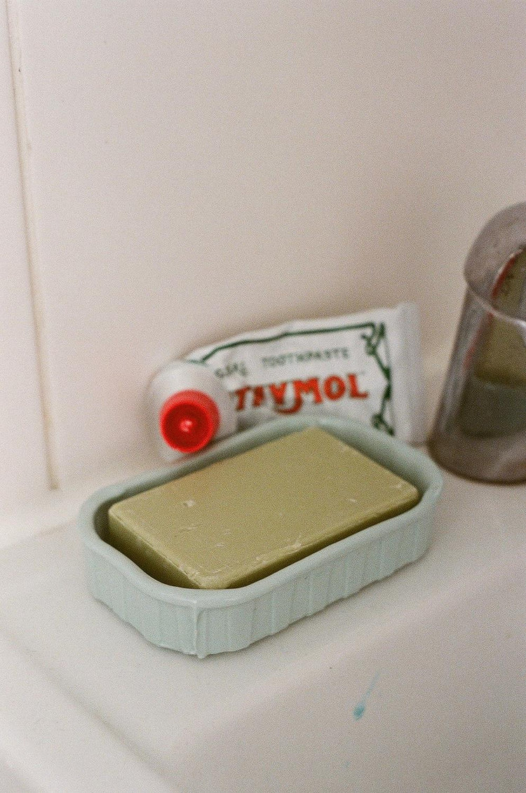 Savonnier barquette en porcelaine [couleurs variées]