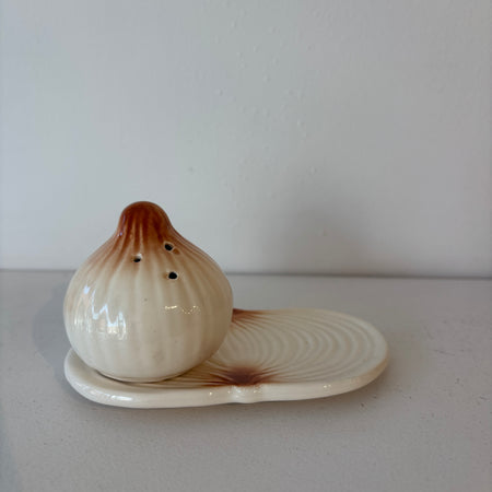 Salière et assiette Ail seconde main [tel quel]