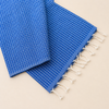 Serviette gaufrée Alvéole [couleurs et formats variés]