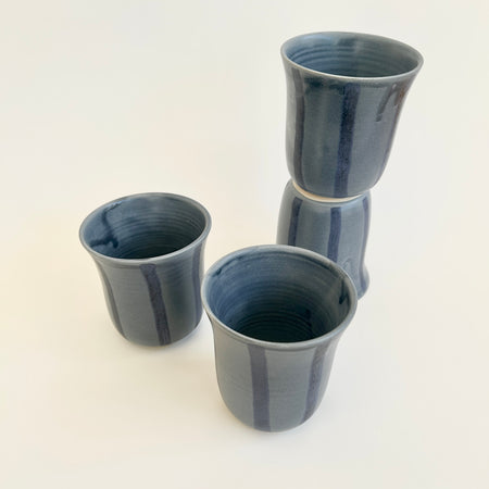Petit vase / gobelet en grès rayures