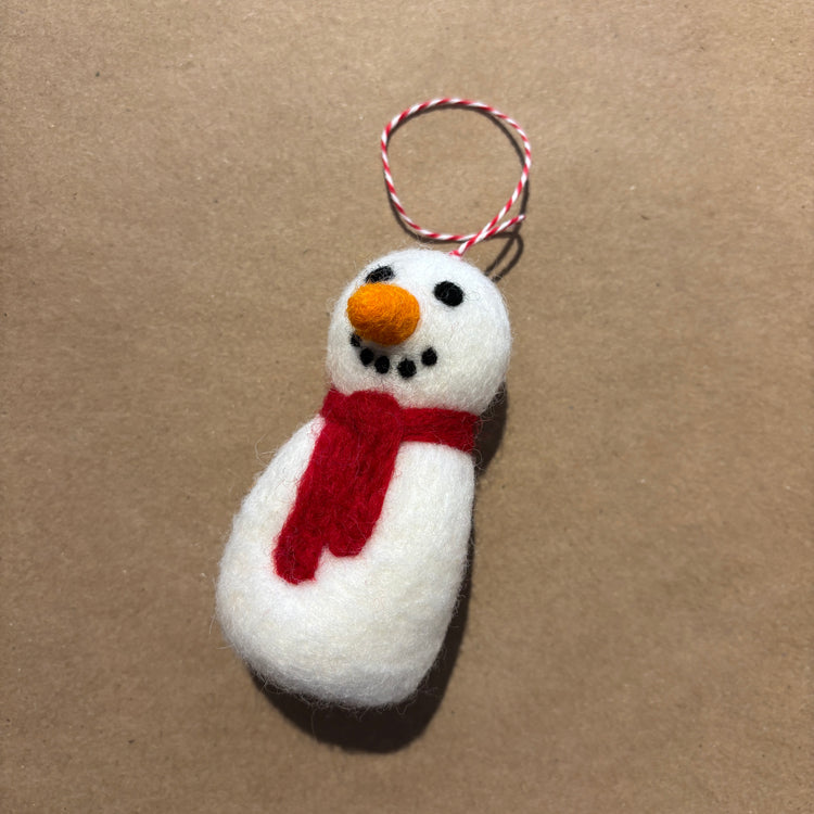 Ornement en feutre bonhomme de neige