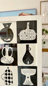 Affiche 'Black and White Pots' encadrée [tel quel]