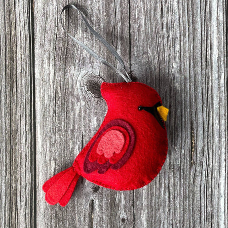 Ornement en feutre cardinal