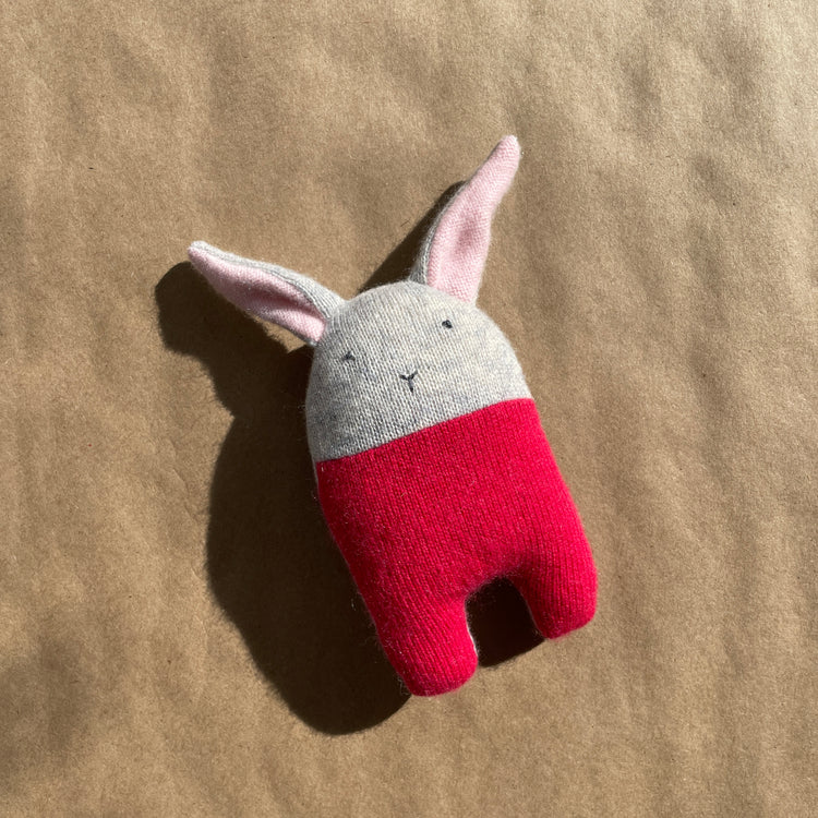 Hochet Lapin en cachemire [couleurs variées]