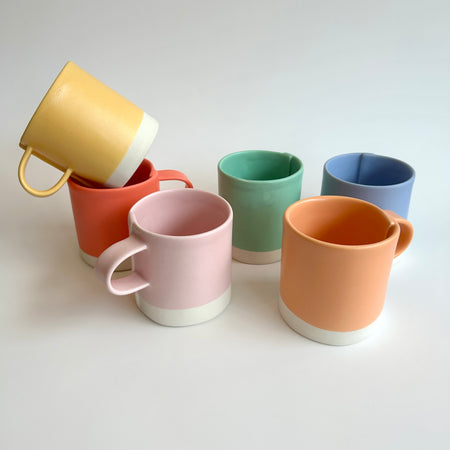 Tasse classique en porcelaine [couleurs variées]