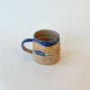 Tasse abstraite sable et bleue