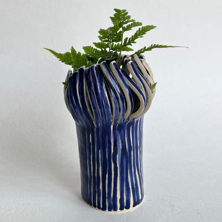 Ceramic fringed vase 1