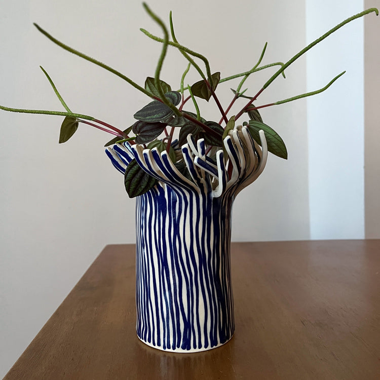 Ceramic fringed vase 3