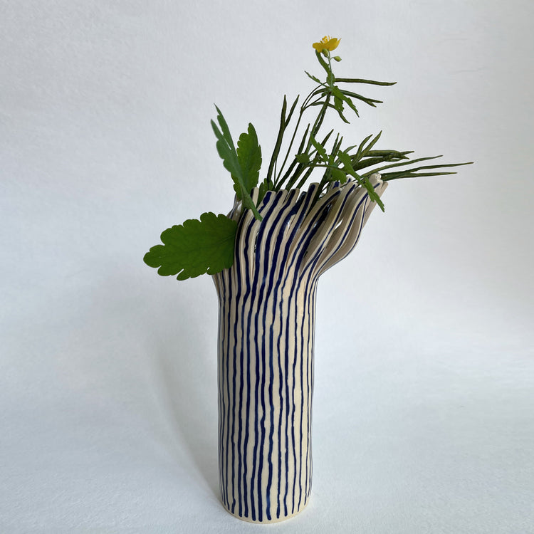 Ceramic fringed vase 4