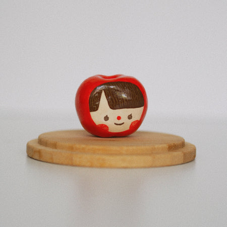 Petite sculpture figurine 'Apple Head'