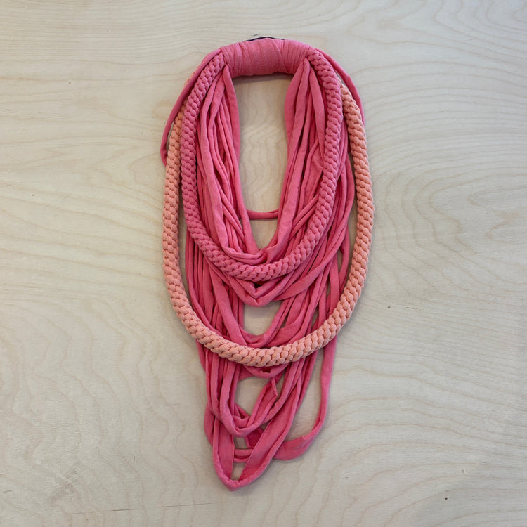 Collier textile rose [tel quel seconde main]