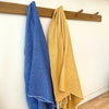 Serviette gaufrée Alvéole [couleurs et formats variés]