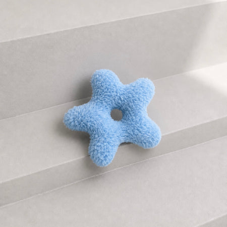Petit coussin fleur bleu poilu