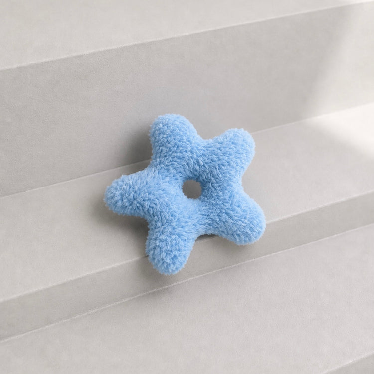 Petit coussin fleur bleu poilu