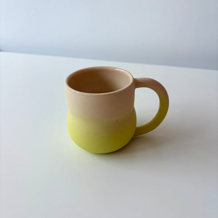 Tasse moyenne rose-jaune en céramique