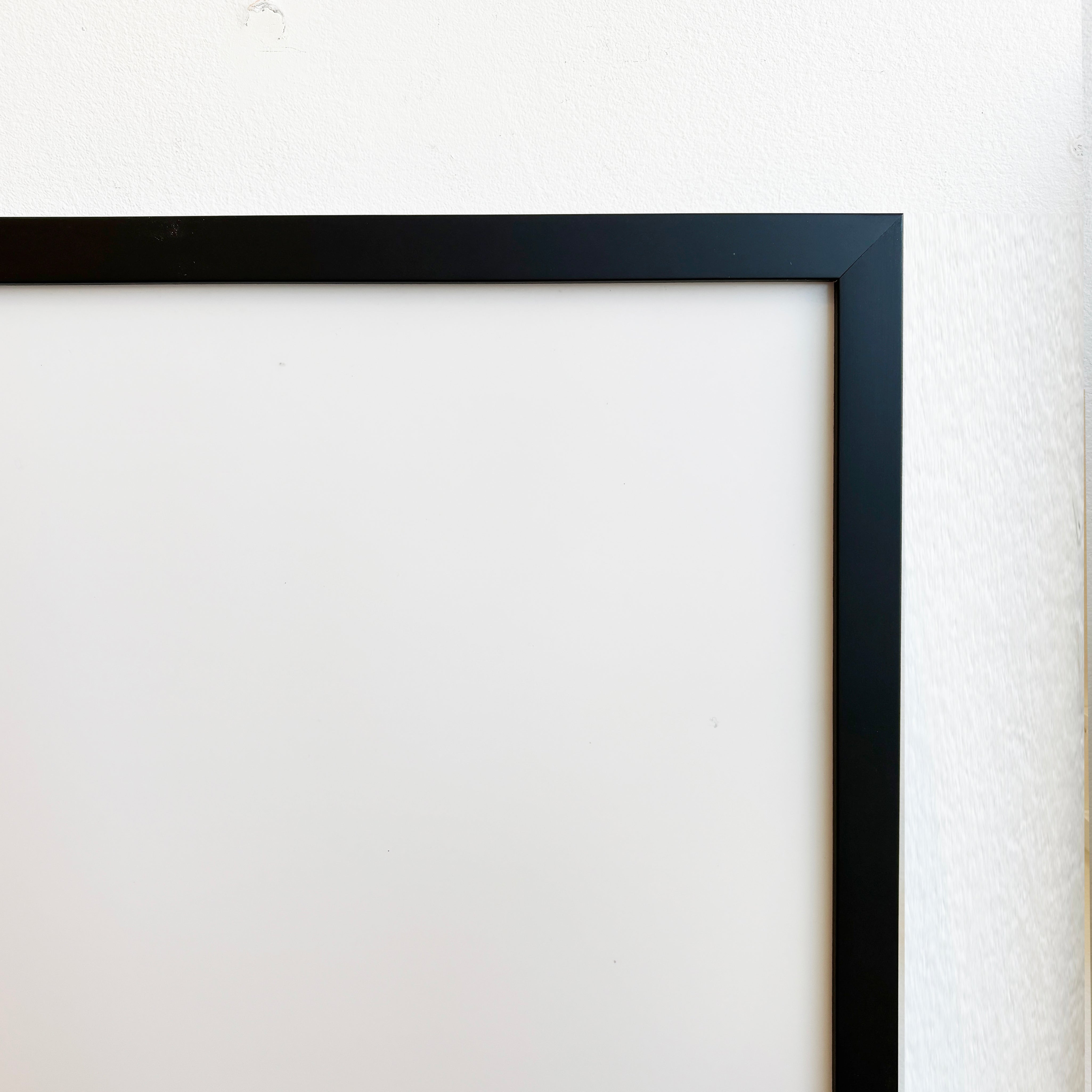 Cadre bois noir avec plexiglas [24 x 36 po]
