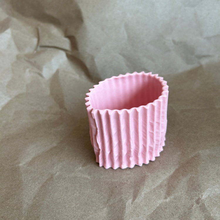 Petit pot ondulé en porcelaine