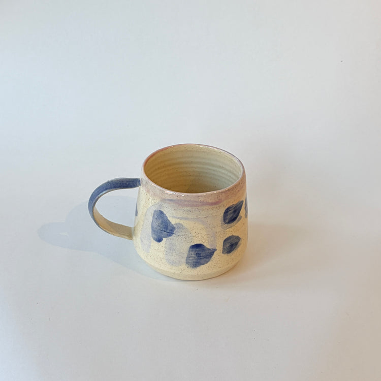 Tasse abstraite bleue et mauve