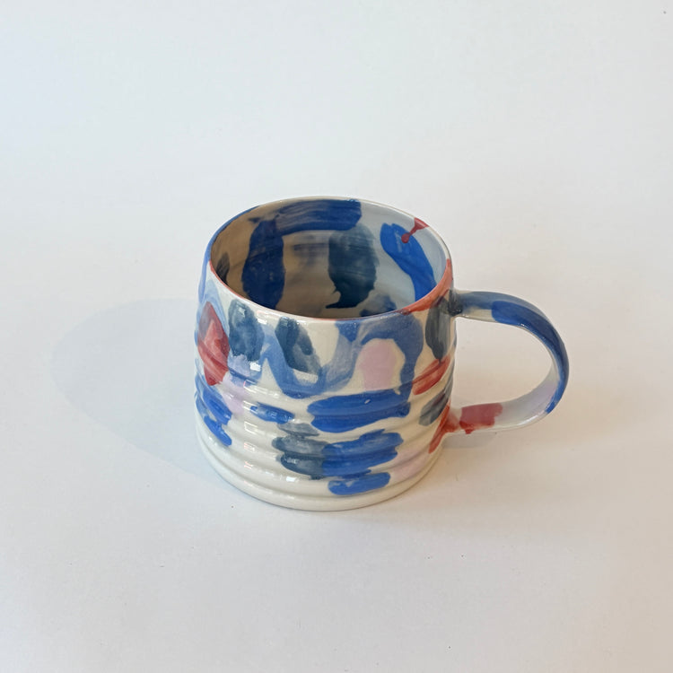 Grande tasse bleue et rouge