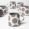 Tasse à pois en céramique