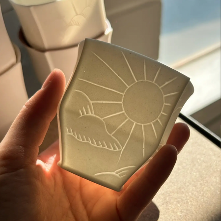Gobelet soleil en porcelaine